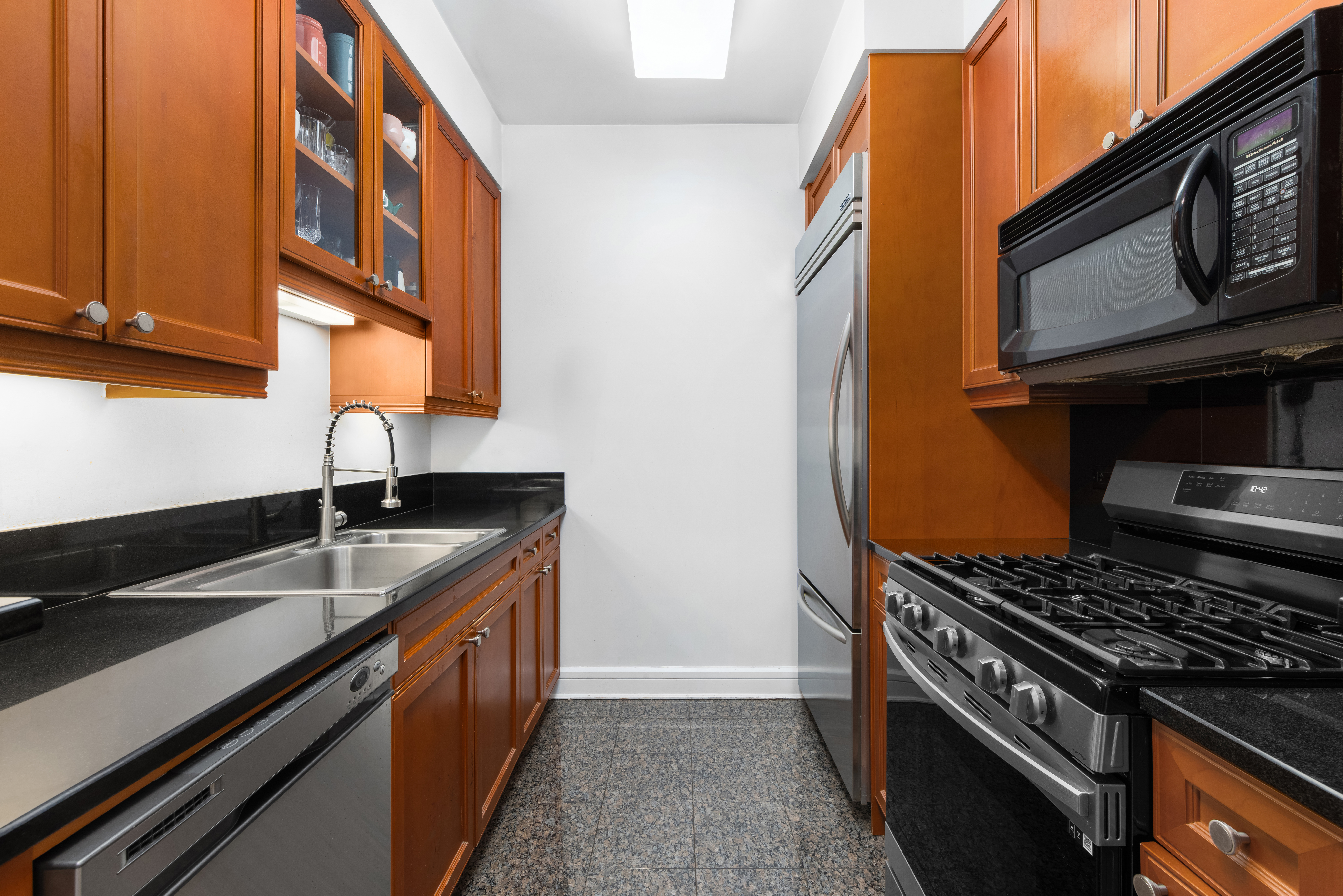 220 Riverside Boulevard, Unit 8C Manhattan, NY 10069 - Photo 3 of 10