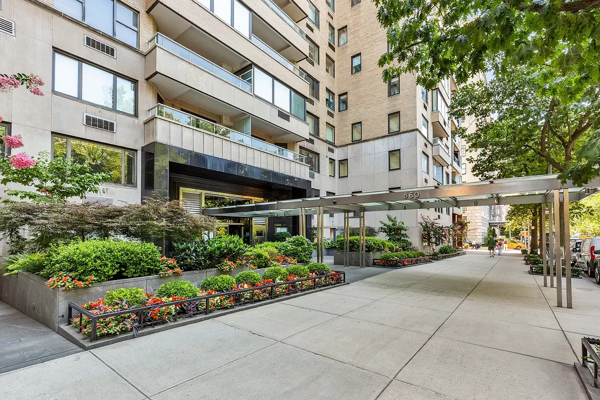 $1,645,000 | 860 5th Avenue, Unit 4M | Lenox Hill