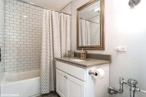 $475,000 | 415 West Aldine Avenue, Unit 2B, Chicago, IL 60657