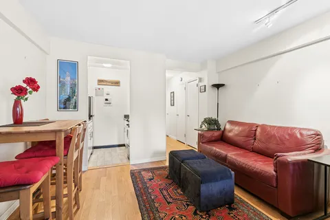 $329,000 | 321 East 45th Street, Unit 9F | Midtown East