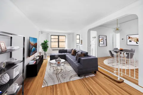 $899,000 | 29 West 65th Street, Unit 2H | Upper West Side