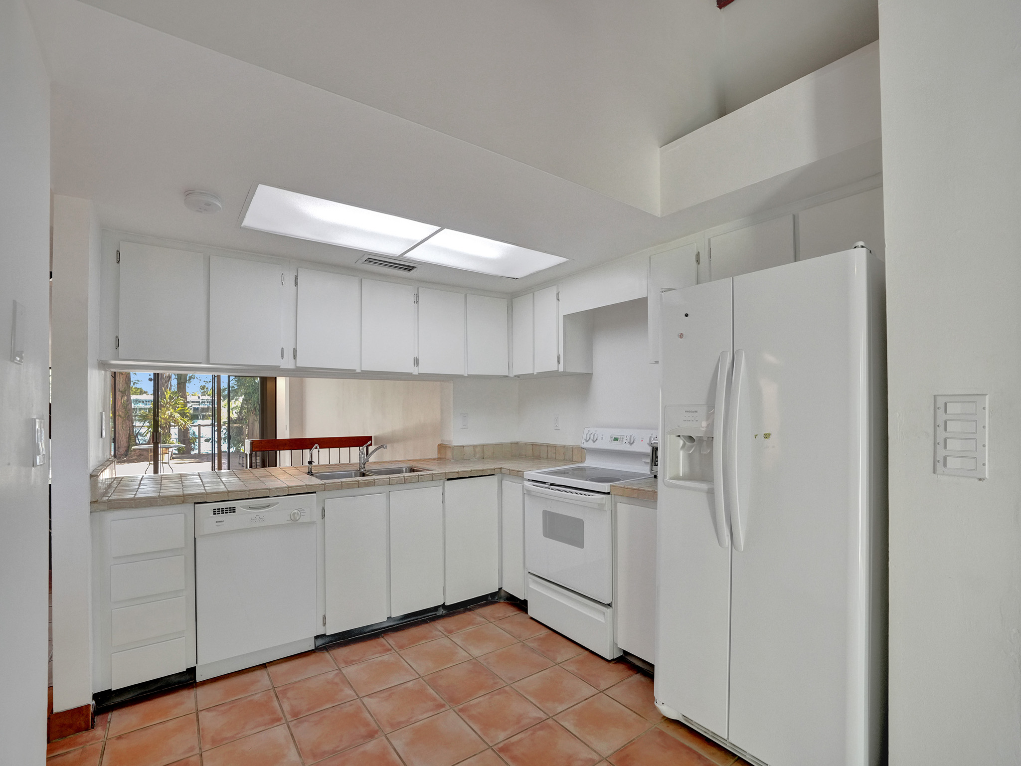 4863 Southwest 71st Place Miami, FL 33155 - Photo 13 of 54