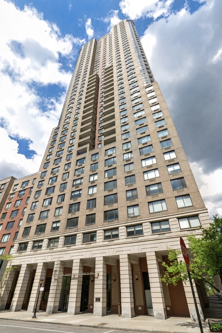 200 Rector Place, Unit 37N Manhattan, NY 10280 - Photo 13 of 14