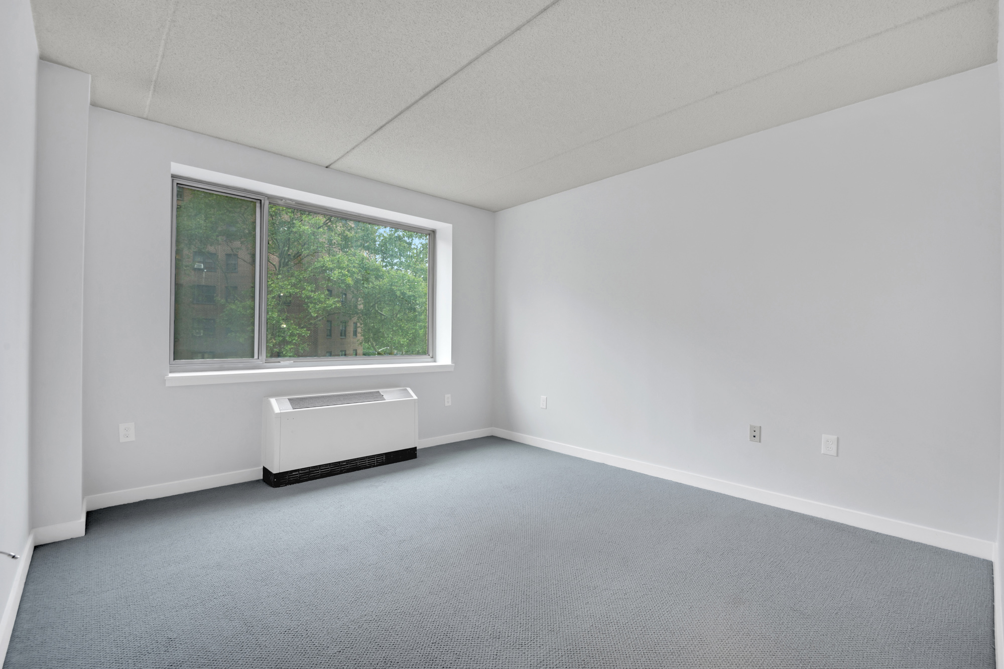 40 West 116th Street, Unit B205 Manhattan, NY 10026 - Photo 6 of 24 an empty room with a window