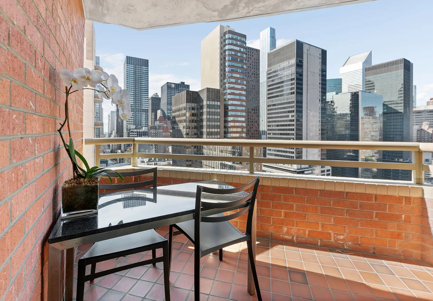 236 East 47th Street, Unit 27DE Manhattan, NY 10017 - Photo 7 of 16 a view of a tall building from a balcony