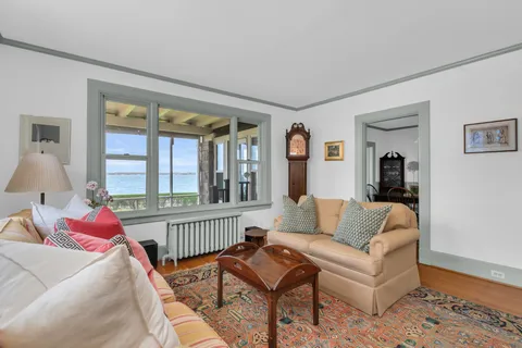 $3,000,000 | 4 Van Zandt Avenue, Newport, RI 02840