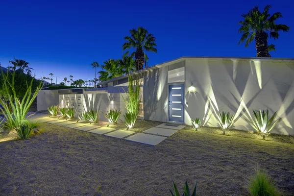 $1,075,000 | 406 East Desert Holly Circle, Palm Springs, CA 92262