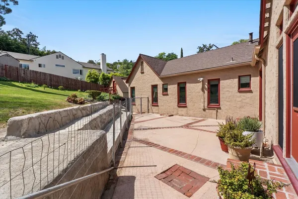 $1,999,000 | 14440 Valley Vista Boulevard, Sherman Oaks, CA 91423