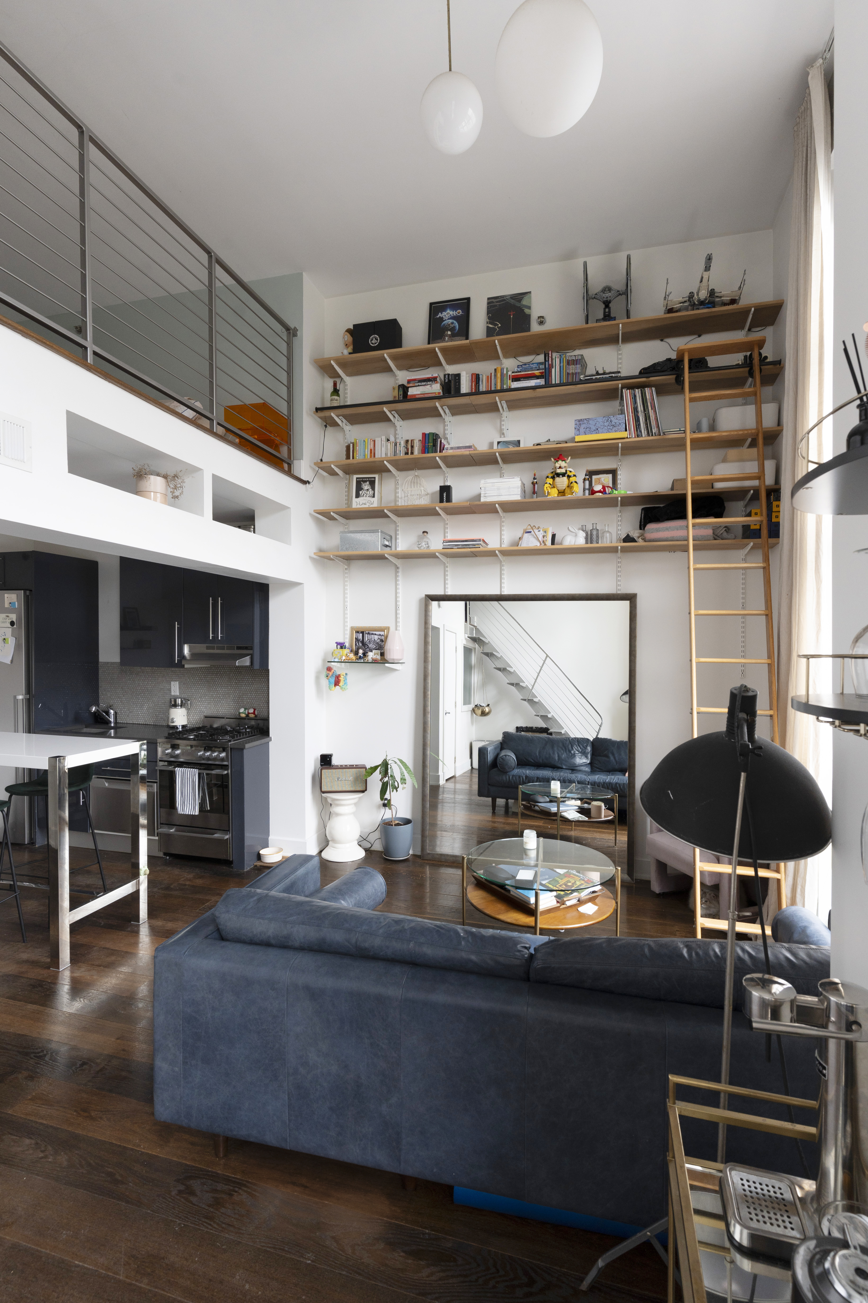 390 Lorimer Street, Unit 3H Brooklyn, NY 11206 - Photo 2 of 13 a kitchen with a stove and a microwave