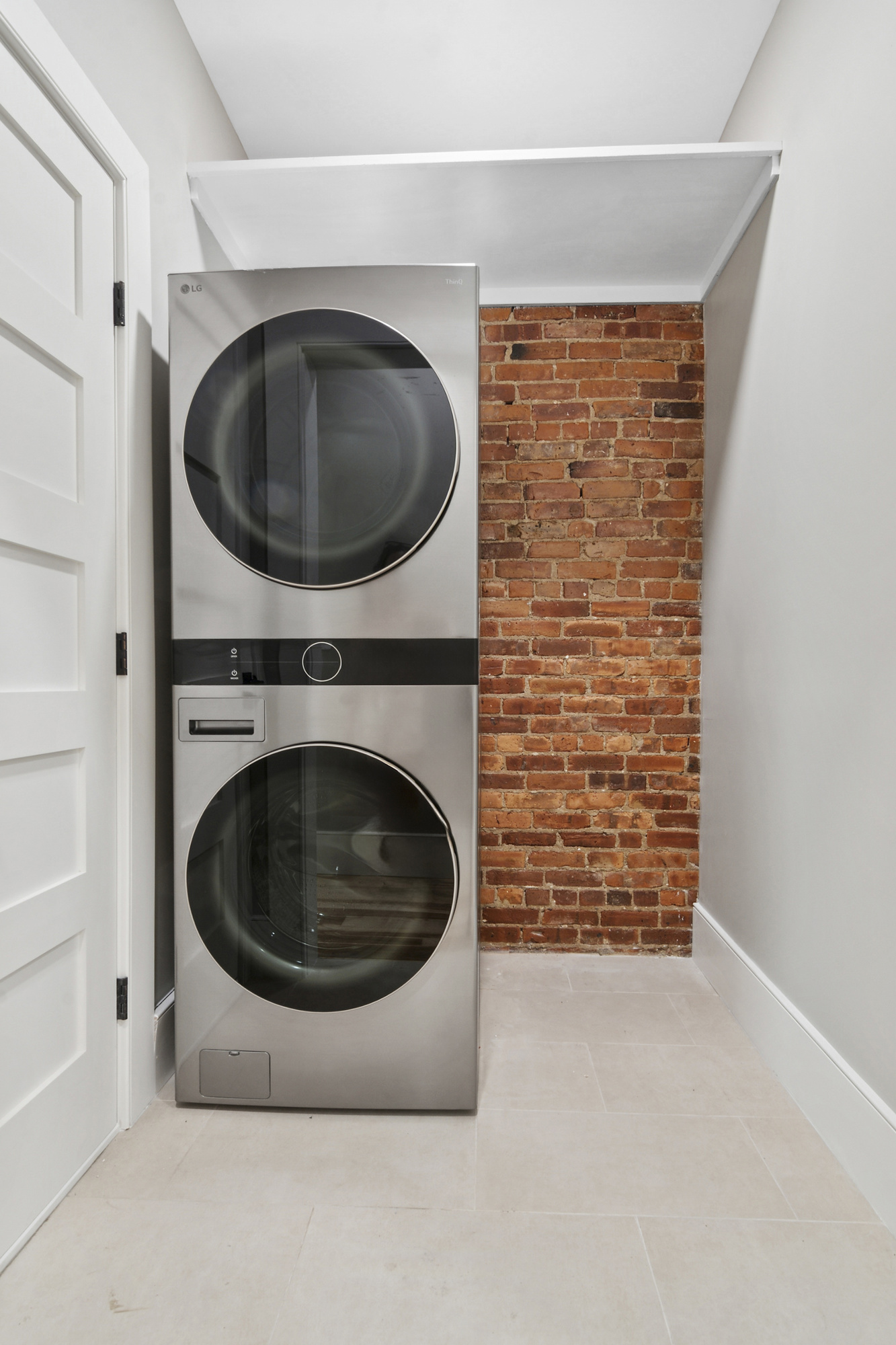 264 Stuyvesant Avenue, Unit 4 Brooklyn, NY 11221 - Photo 5 of 8 a utility room with dryer and washer