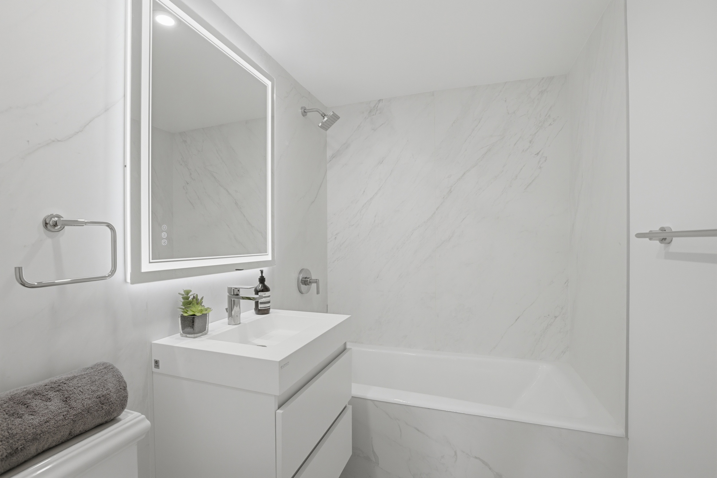 45 Sutton Place South, Unit 12L Manhattan, NY 10022 - Photo 15 of 16 Gallery Image 15