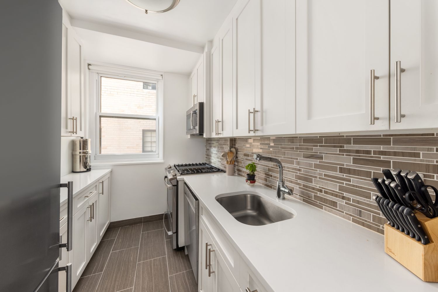 63 East 9th Street, Unit 3U Manhattan, NY 10003 - Photo 4 of 6 Gallery Image 4
