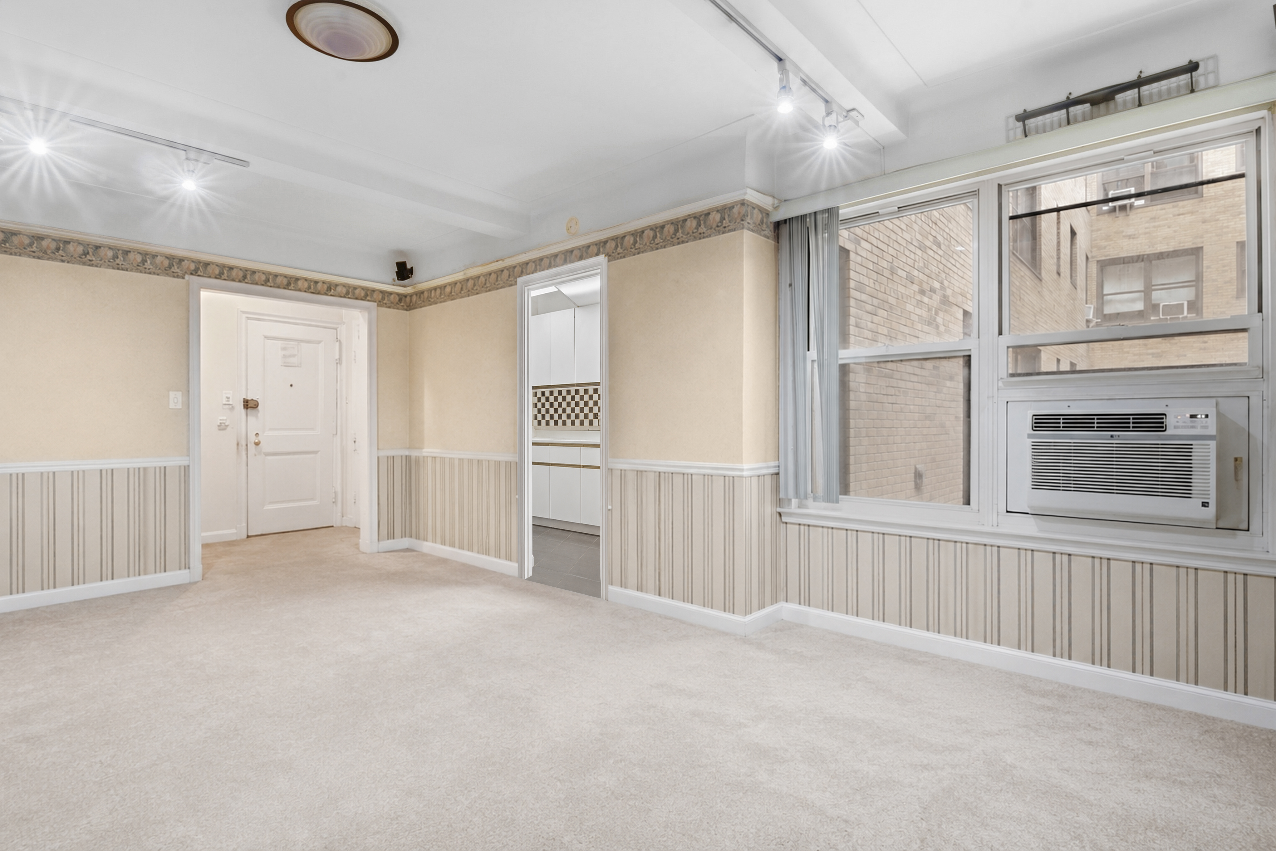 70 Remsen Street, Unit 2I Brooklyn, NY 11201 - Photo 1 of 10