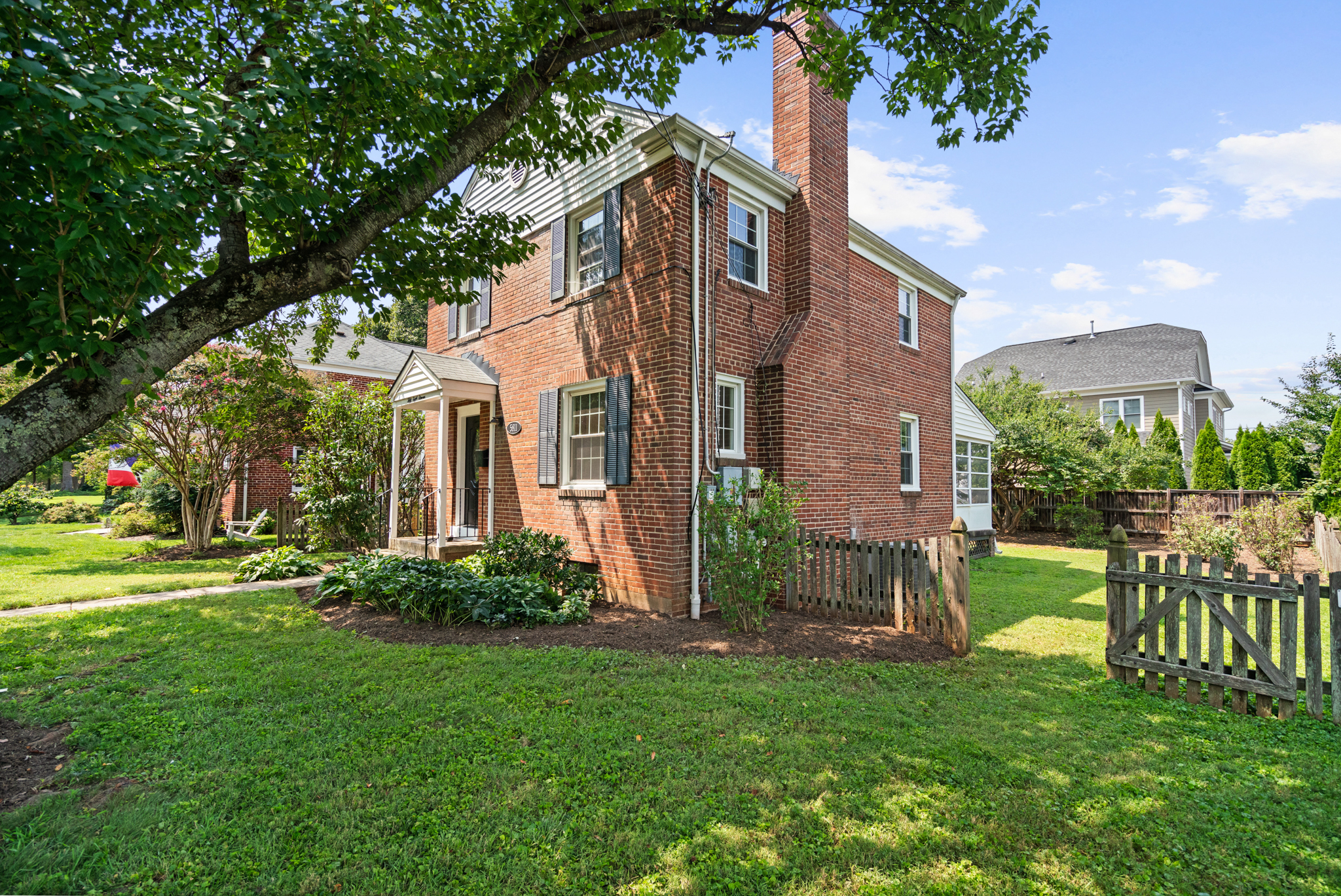 5811 Walton Road Bethesda, MD 20817 - Photo 3 of 54 Gallery Image 3
