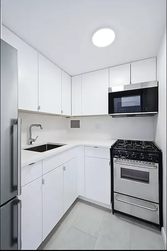 $5,400 | 175 West 12th Street, Unit 17K | West Village