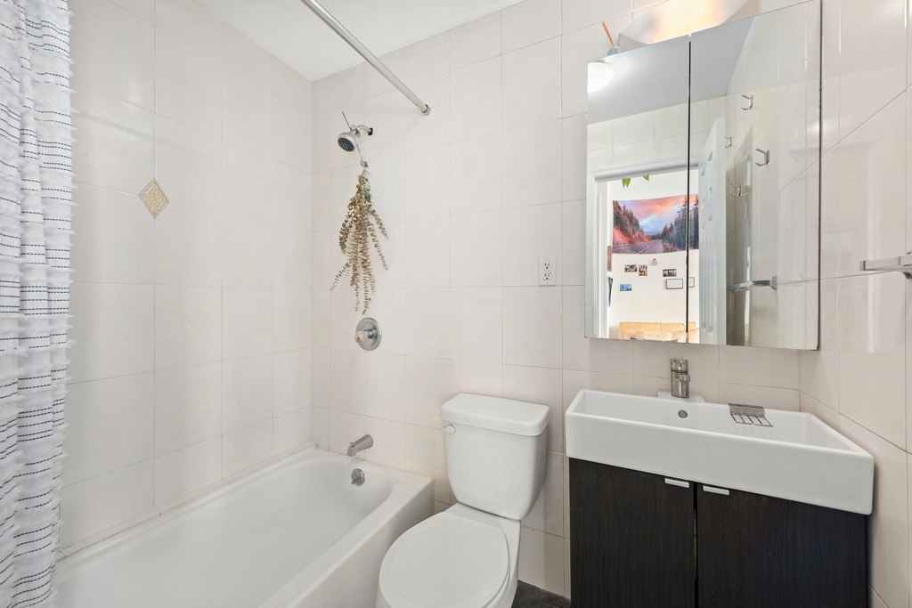 25 Bogart Street, Unit 3N Brooklyn, NY 11206 - Photo 6 of 8