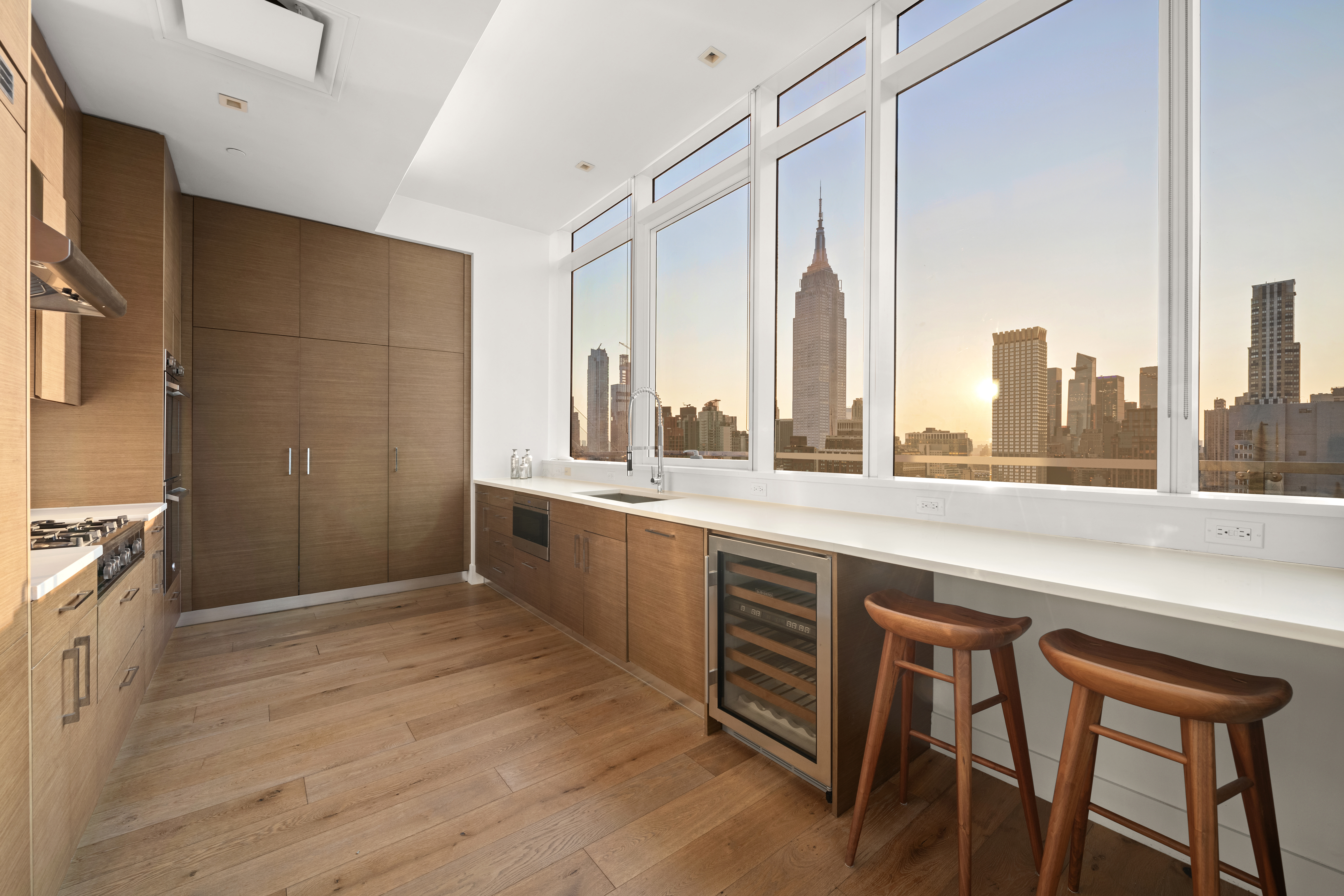325 Lexington Avenue, Unit PHB Manhattan, NY 10016 - Photo 6 of 20 a large white kitchen with a large window