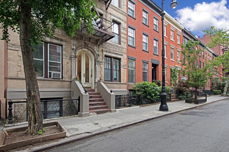 28 Perry Street, Unit 3W Manhattan, NY 10014 - Photo 6 of 7 front view of a building with a bench