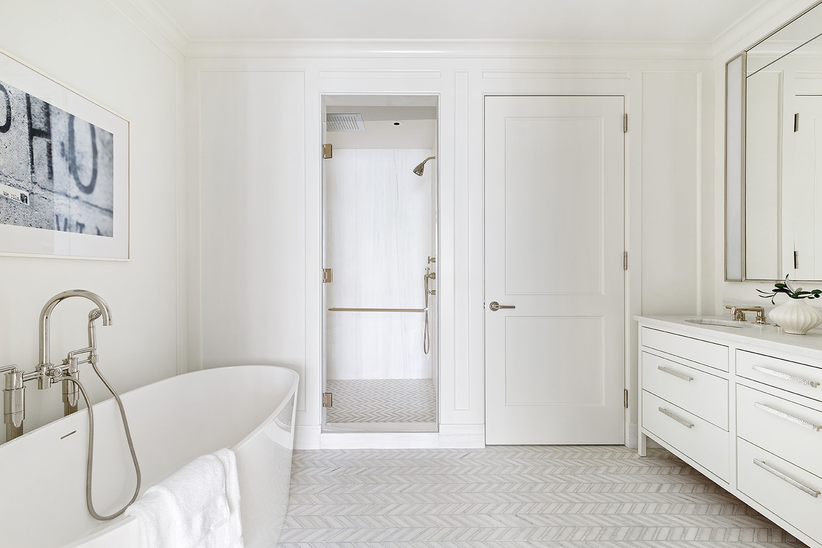 1045 Madison Avenue, Unit 3B Manhattan, NY 10075 - Photo 8 of 14 a bathroom with a tub sink and mirror