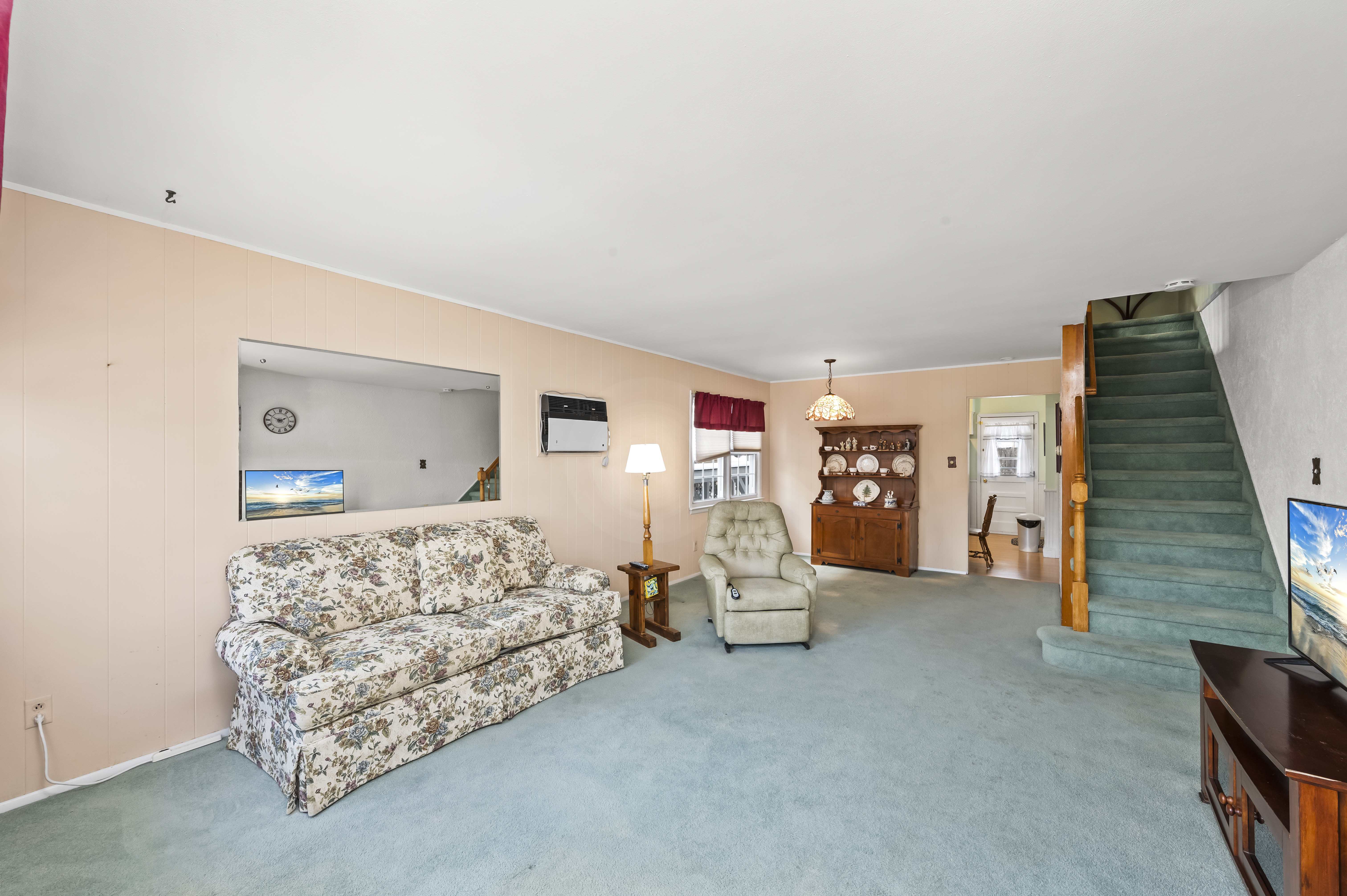 15 Area Place Staten Island, NY 10314 - Photo 4 of 27 a living room with furniture