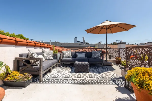 $1,799,000 | 230 Ardmore Avenue, Hermosa Beach, CA 90254