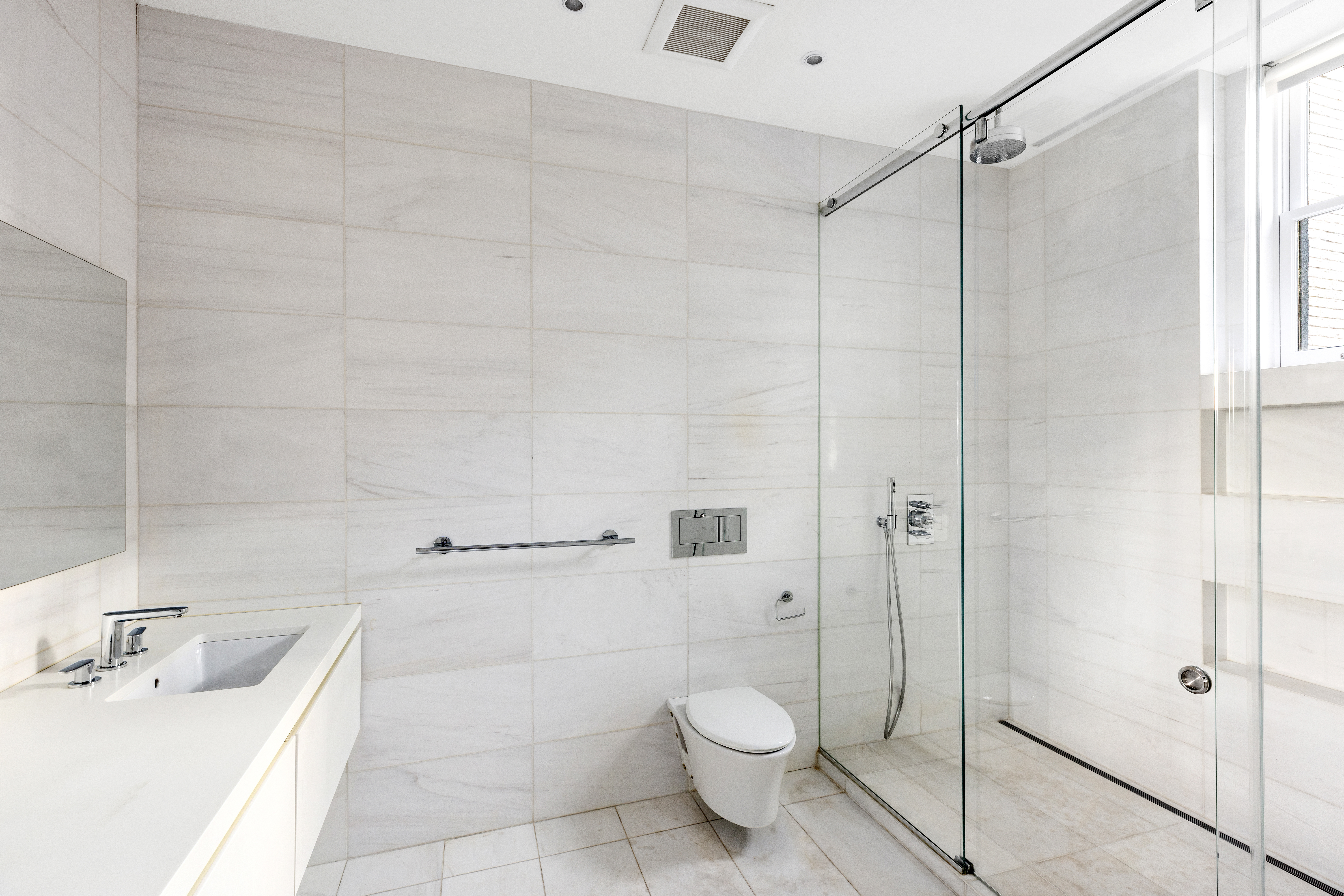 131 East 70th Street, Unit 3 Manhattan, NY 10021 - Photo 7 of 15