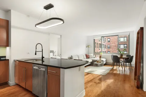 $650,000 | 242 East 25th Street, Unit 3A | Kips Bay