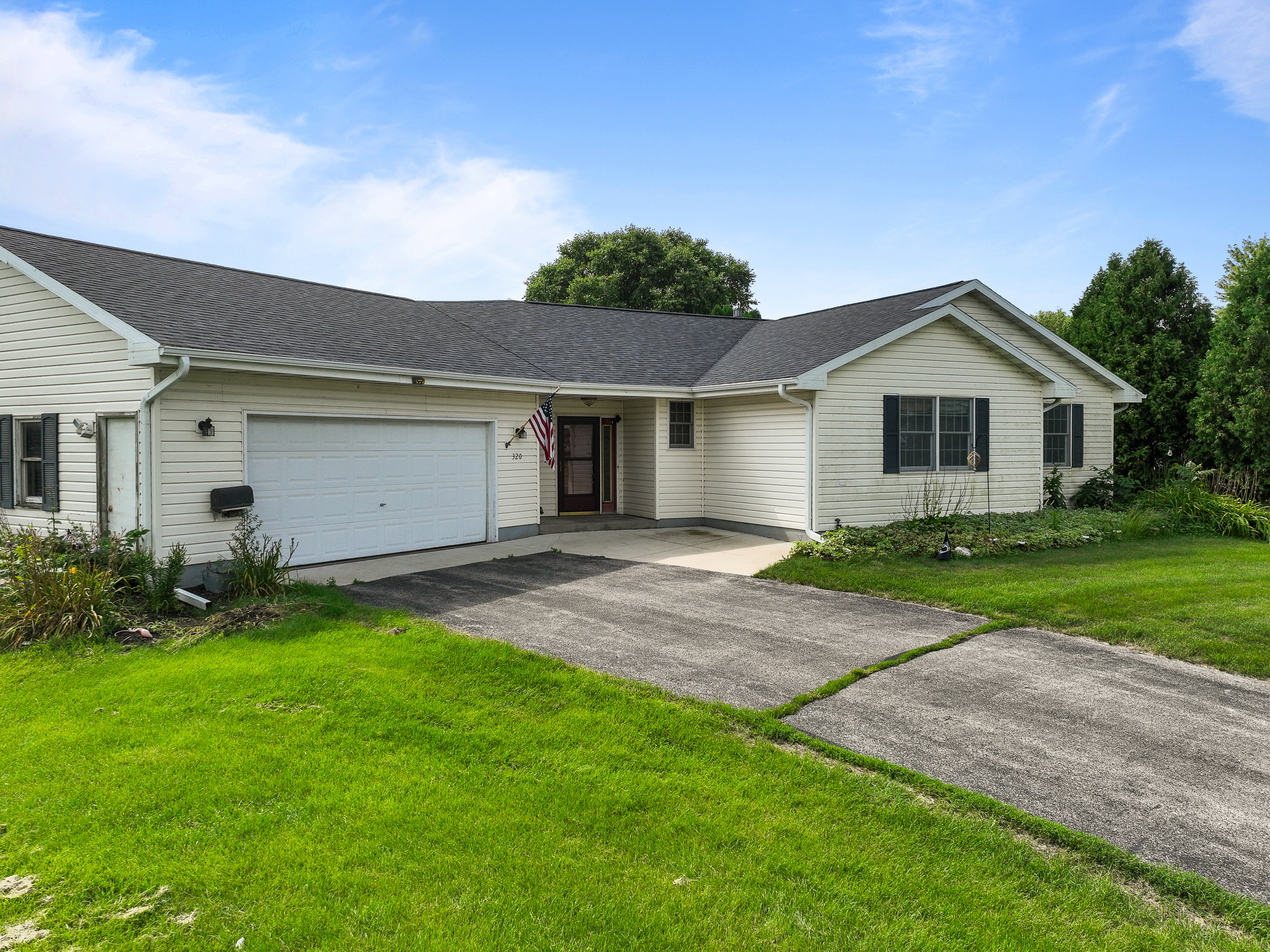 320 Arbor Ridge Drive Delavan, WI 53115 - Photo 2 of 38 Gallery Image 2