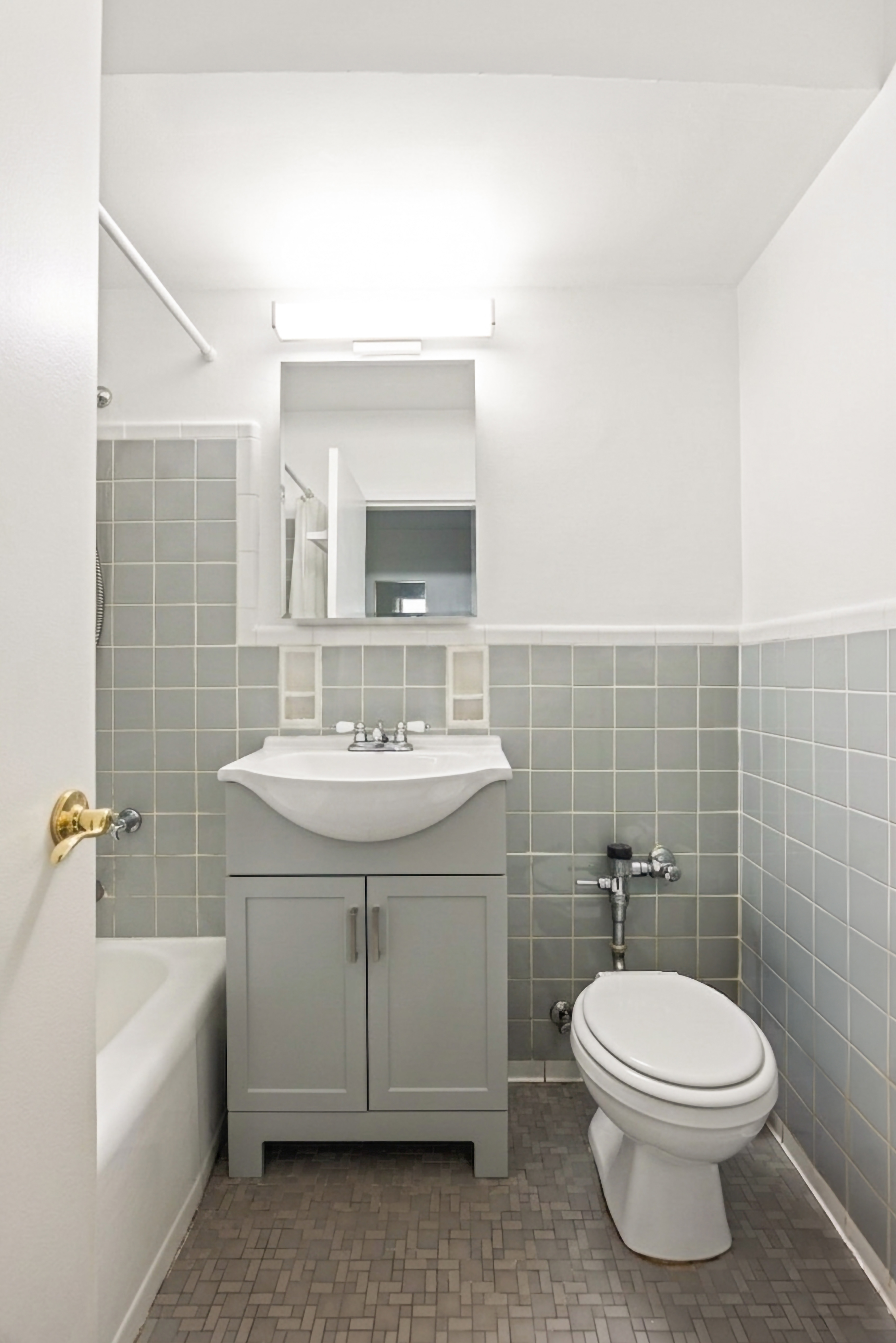 191 Willoughby Street, Unit 5E Brooklyn, NY 11201 - Photo 5 of 16 a bathroom with a toilet a sink a mirror and bathtub