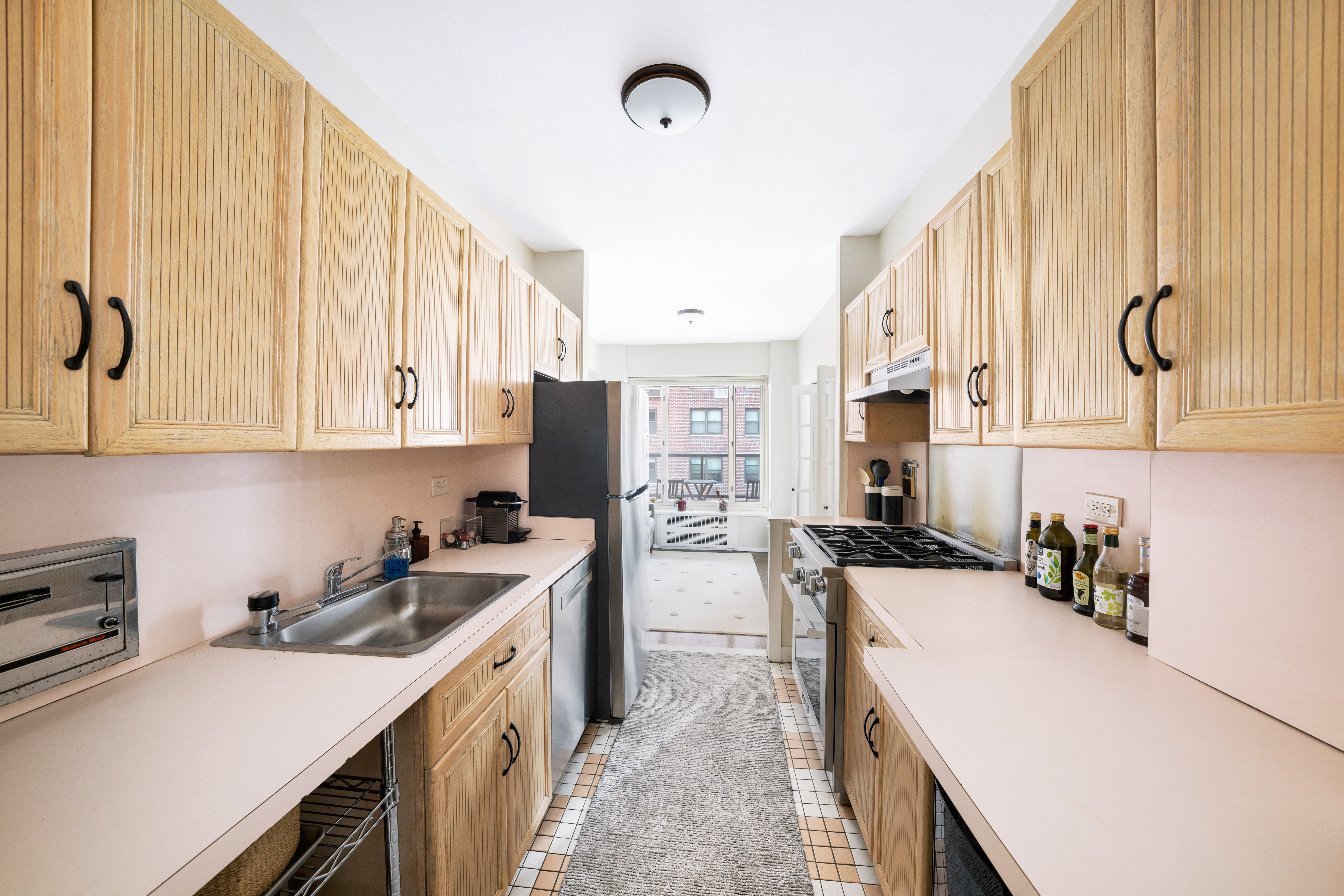36 Sutton Place South, Unit 13D Manhattan, NY 10022 - Photo 7 of 9 a kitchen that has a cabinets and a stove