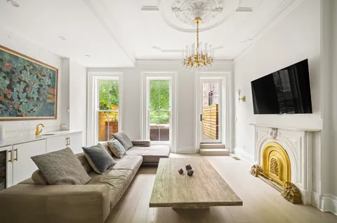 $6,000,000 | 265 6th Avenue | Park Slope