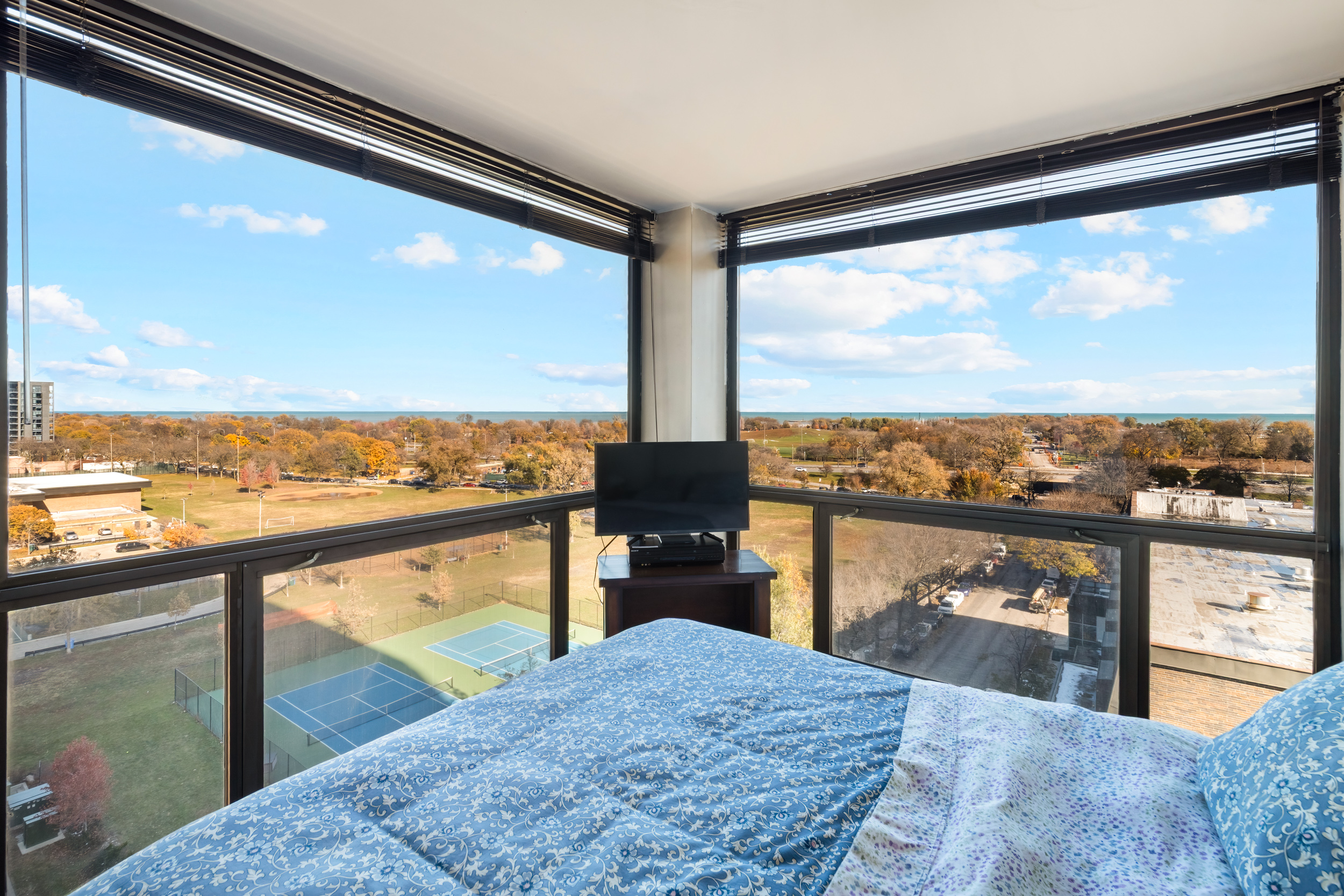 4343 North Clarendon Avenue, Unit 1016 Chicago, IL 60613 - Photo 27 of 35 a view of a city from a balcony