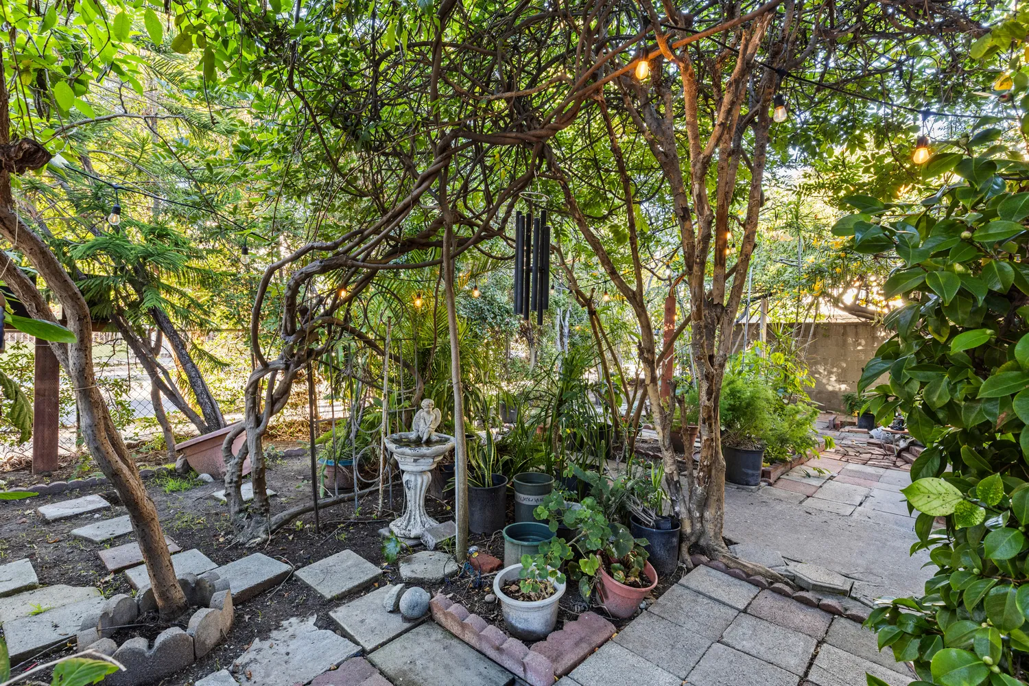 $1,230,000 | 836 North Benton Way, Los Angeles, CA 90026