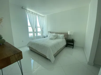 $718,000 | 950 Brickell Bay Drive, Unit 2206, Miami, FL 33131