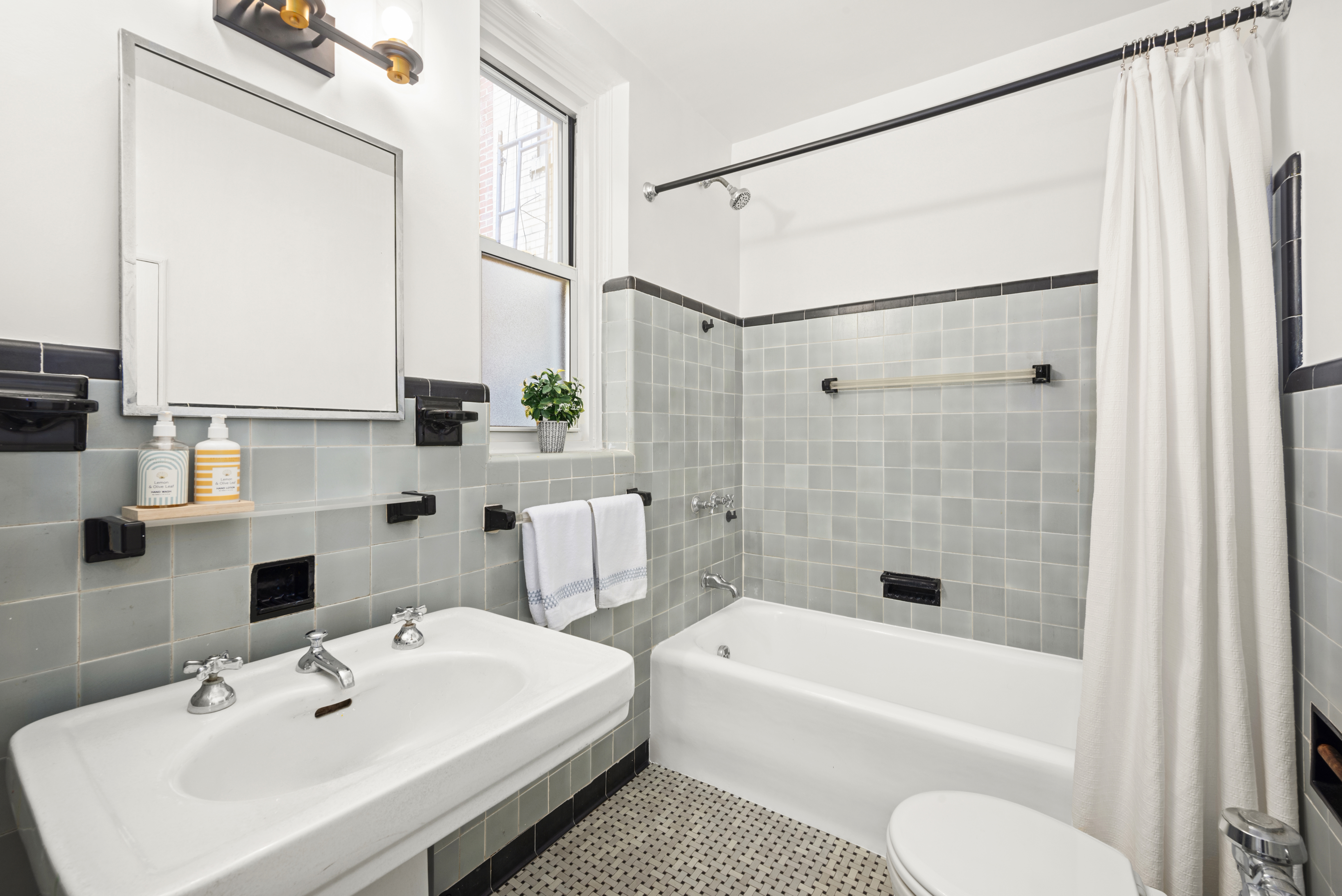 320 East 72nd Street, Unit 2C Manhattan, NY 10021 - Photo 13 of 14