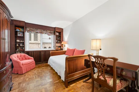 $1,590,000 | 30 West 60th Street, Unit 11M | Upper West Side