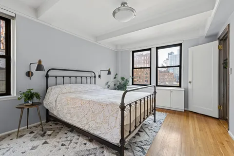 $999,000 | 220 East 73rd Street, Unit 12H | Lenox Hill