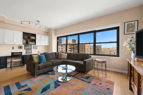 $950,000 | 140 West End Avenue, Unit 30M | Upper West Side