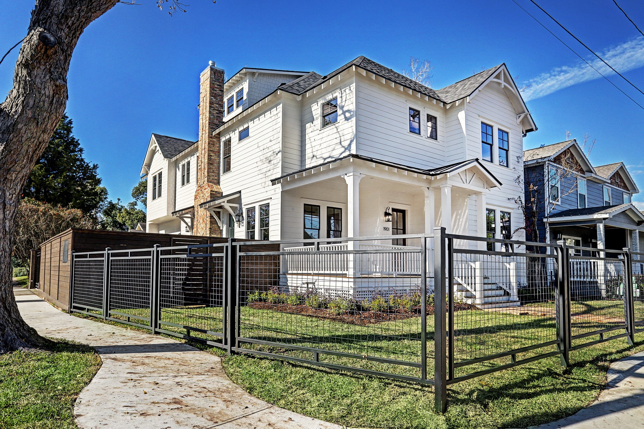 1901 Bradshaw Street Houston, TX 77008 - Photo 2 of 29