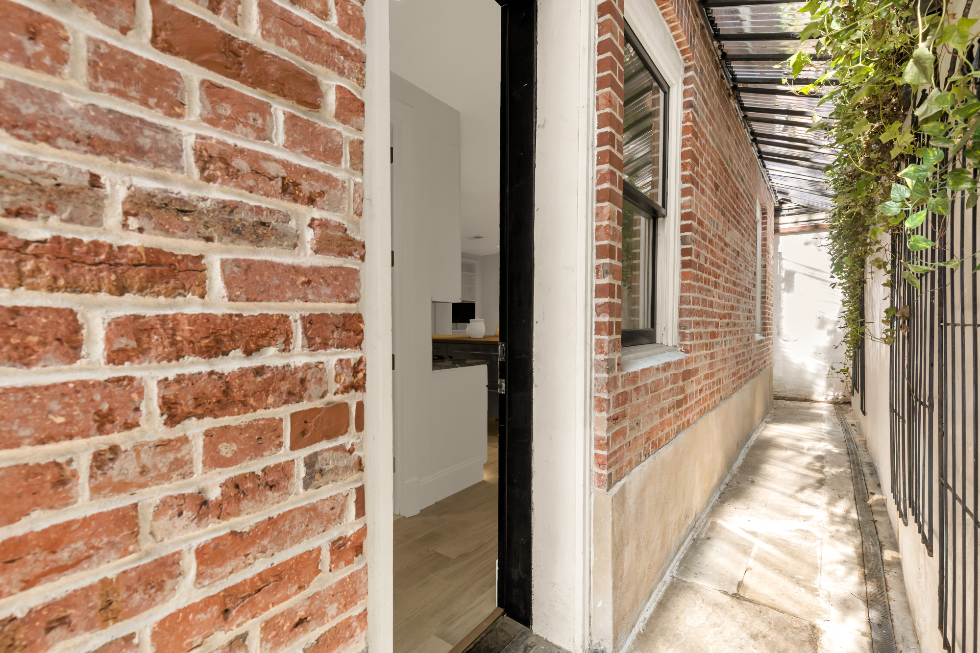 2009 Columbia Road Northwest, Unit 2 Washington, DC 20009 - Photo 3 of 37