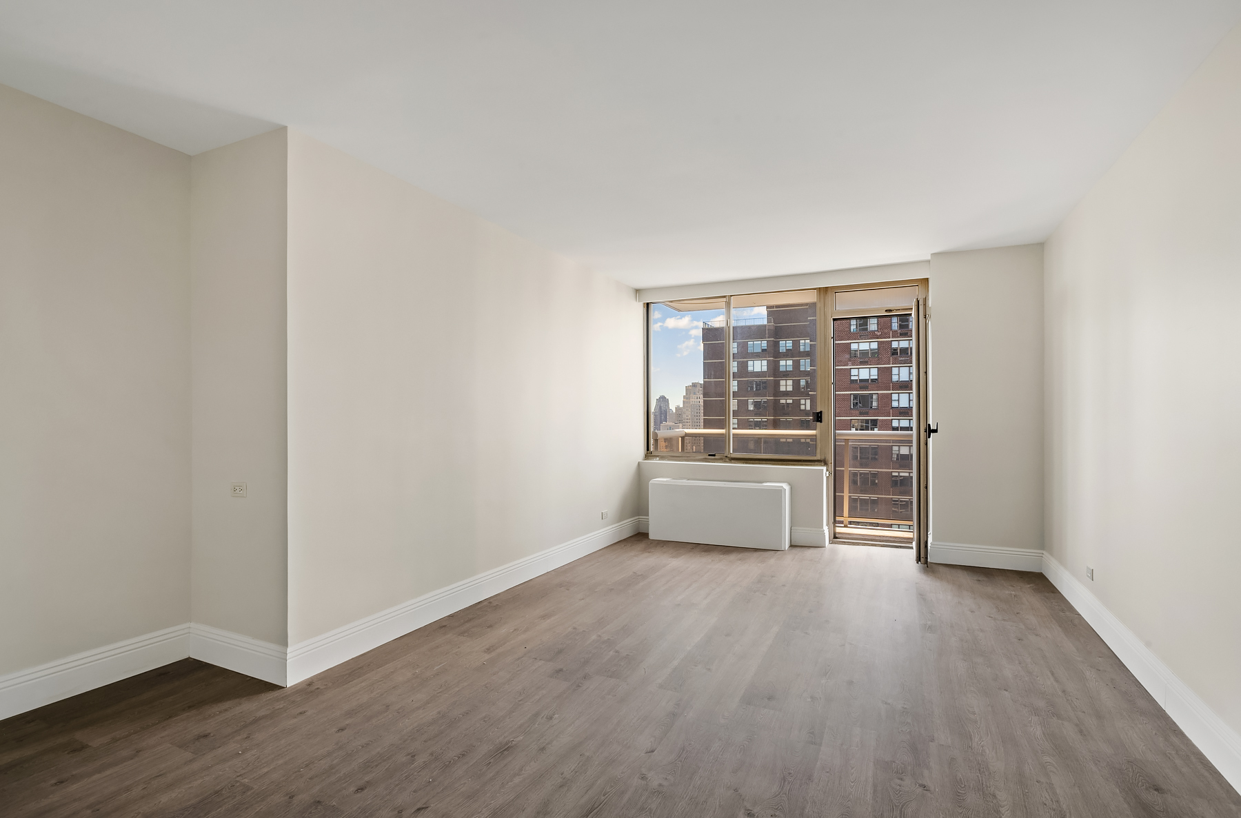 200 East 89th Street, Unit 27A Manhattan, NY 10128 - Photo 5 of 11 Gallery Image 5