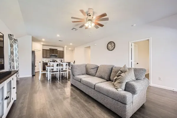 $2,100 | 706 Spur Ridge, Princeton, TX 75407