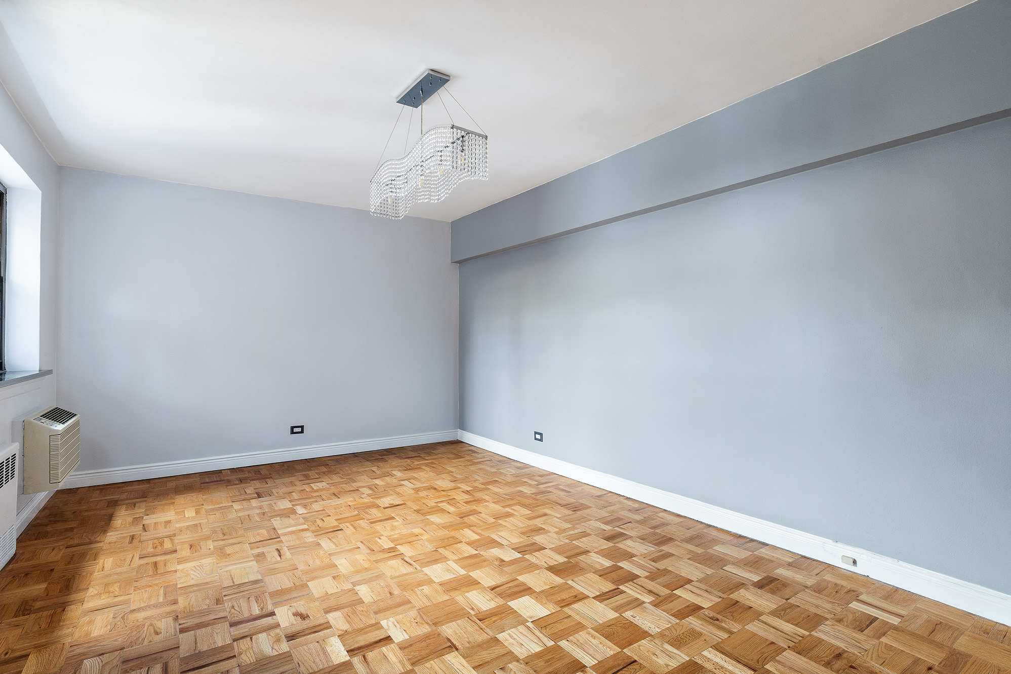 181 East 73rd Street, Unit 9G Manhattan, NY 10021 - Photo 10 of 17 a view of an empty room