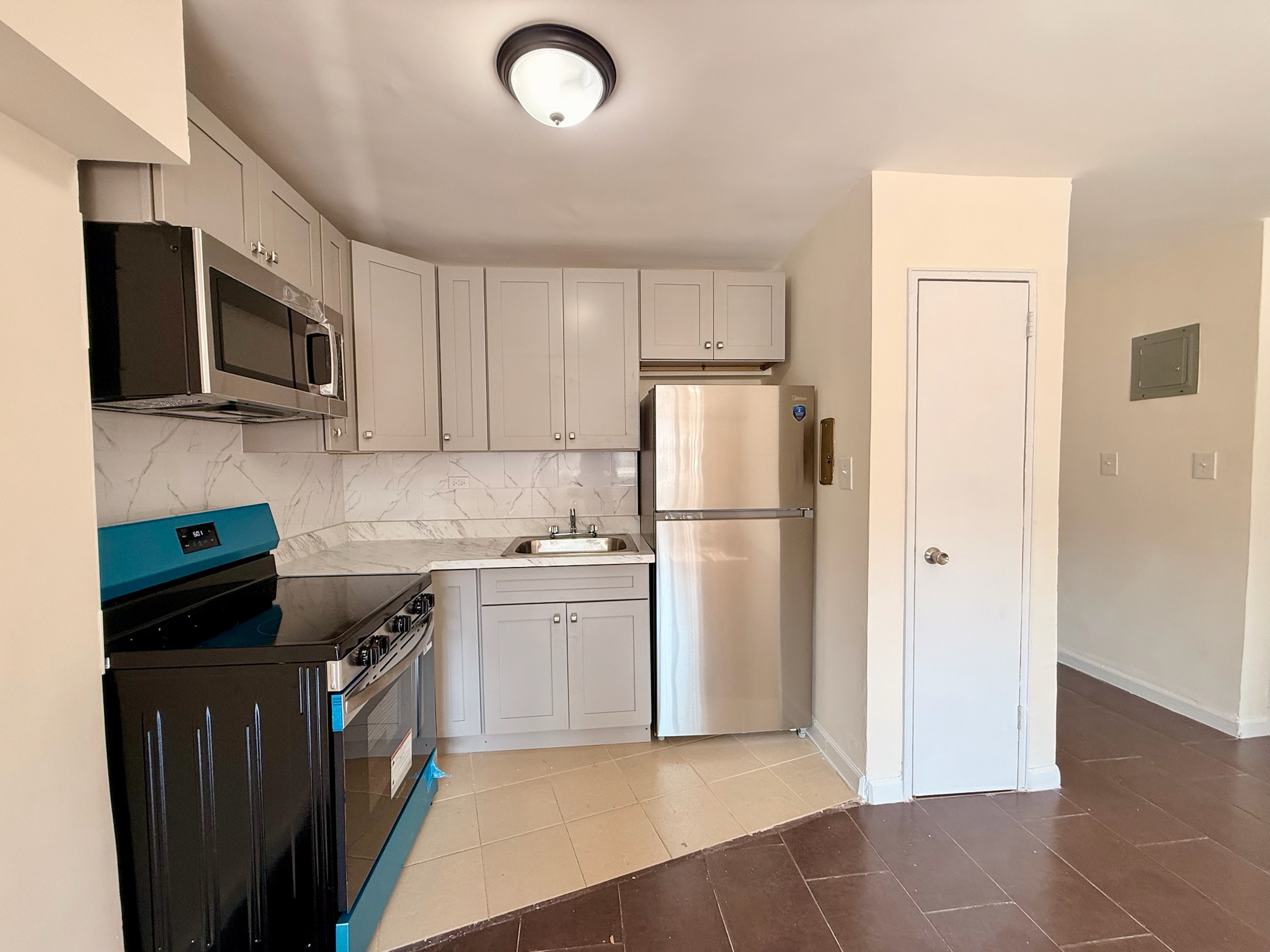 2911 Brighton 5th Street, Unit 3L Brooklyn, NY 11235 - Photo 2 of 5