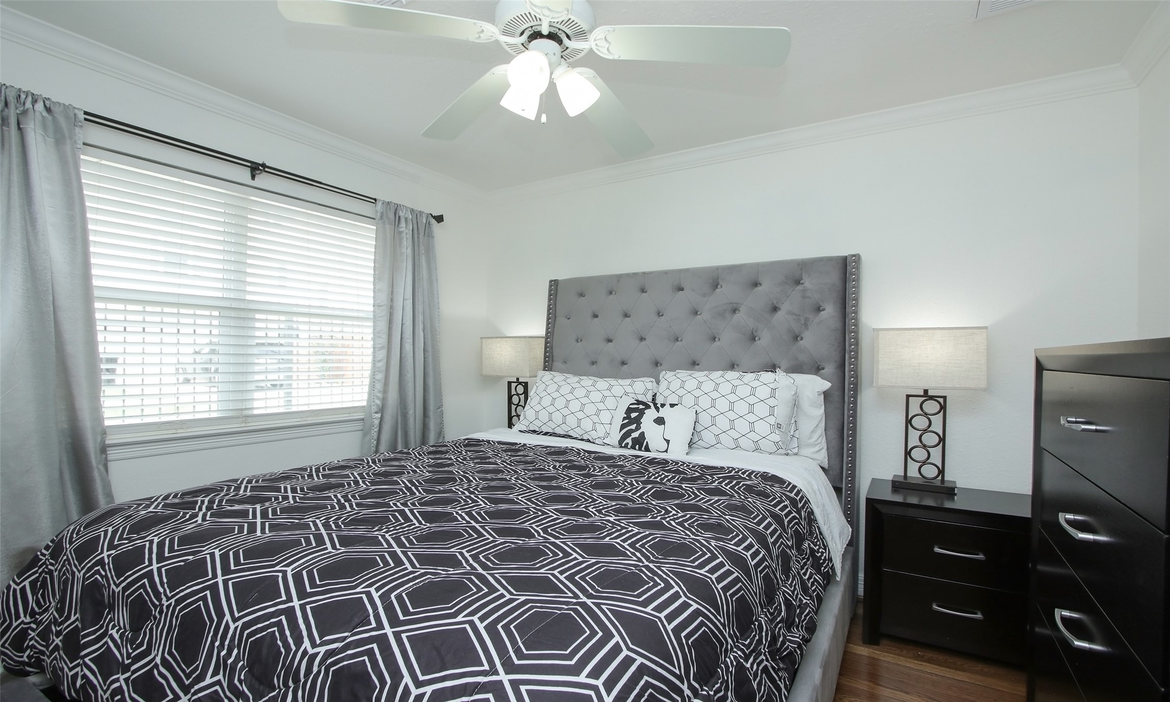 4331 Marina Street, Unit B Houston, TX 77007 - Photo 13 of 37 a bedroom with a large bed and a tv