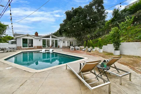 $2,599,000 | 4053 Harclare Lane, Encino, CA 91436