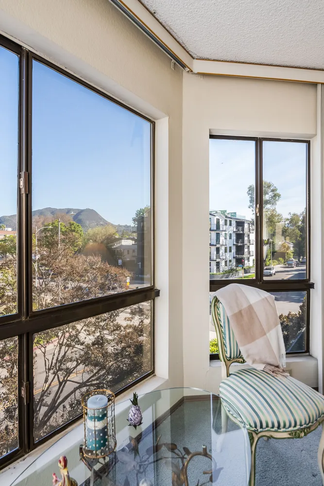 $849,000 | 10409 Riverside Drive, Unit 203, Toluca Lake, CA 91602