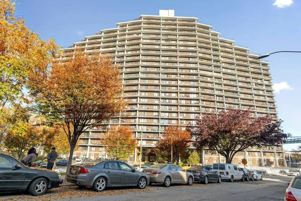 $2,650 | 25-40 Shore Boulevard, Unit 21P | Astoria