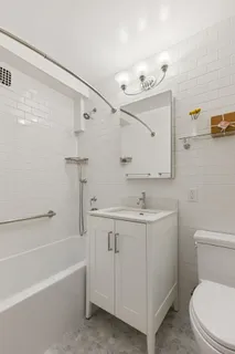 $499,000 | 301 East 69th Street, Unit 14A | Lenox Hill