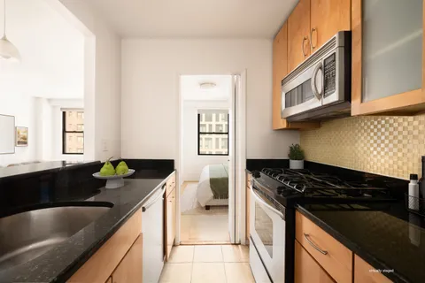 $995,000 | 201 East 21st Street, Unit 10C | Gramercy